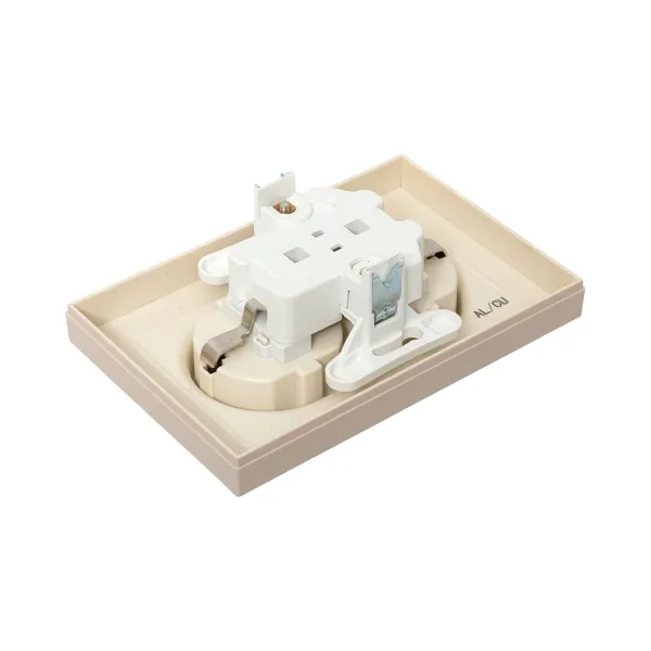 Механизм розетки двойной, 16А, с заземлением, со шторками, с рамкой, кремовый Эпика EKF