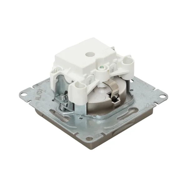 Механизм розетки, 16А, IP44, с заземлением, со шторками, c крышкой, шампань Эпика EKF